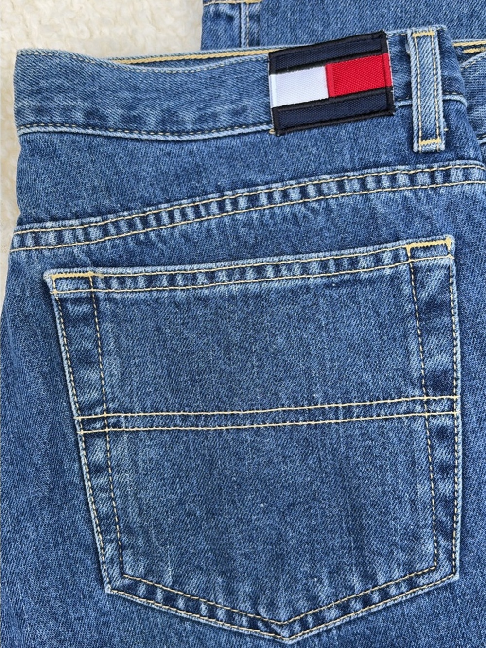 Tommy Hilfiger High-Rise Blue Jeans with Signature Flag Patch
